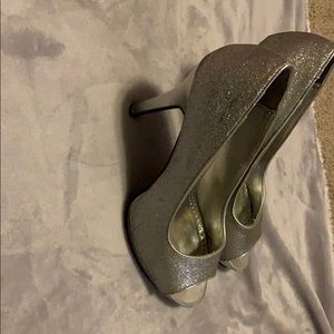 Sparking high heel shoes